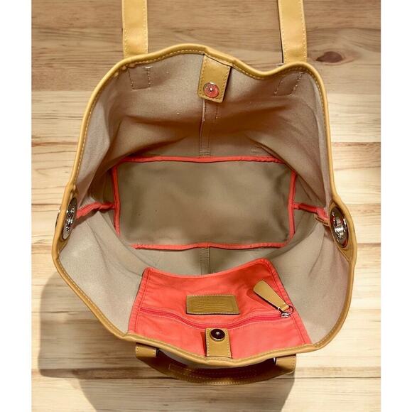 Coach F29921 Hadley Variegated Duffle Bag - Picture 5 of 10